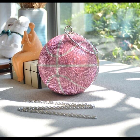 Basketball Clutch bag ONLY 1 BLACK IS AVAILABLE AS OF 10-29-25. RESTOCK PENDS*** - Picture 3 of 6